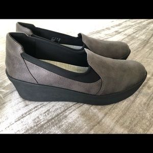 Clarks Womens Step Rose Moon Slip-On Shoe